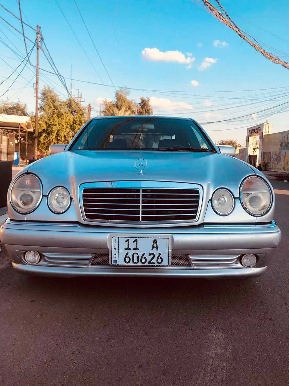 السلام عليكم
السيارة للبيع او مراوس حسب القناعة مارسيدس ام عيون موديل ١٩٩٧ E420 V8 لڤكيندر السيارة وارد يابان عليها كت كامل AMG عليها وياله تو سايز هم AMG اصلي السيارة جديدة كلش ماشية 99 الف وقابل للزيادة بيها بارد بلباب الخلفي العكس السايق والسيارة فول مواصفات بردة خلفية وفتحة و مري كهرباء و الكشنات تحكم كهرباء و تدفئة وخزن ميموري عليها منضومة تبريد جديدة وصدر امامي خلفي كله جديد وتخم تاير جواها جديد السيارة مال جناي سعرها 150 وبيها مجال بسيط 
رقم التلفون ***********
