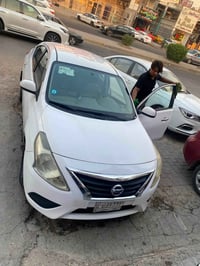 للبيع نيسان صني موديل 19 بغداد ماشيه 185 الف بيها صبغ جاملخ خلفي اليسا...
