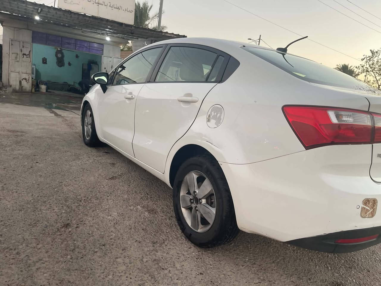 السلام عليكم
كيا ريو ٢٠١٢ اميركي 
مكينة  ١٦٠٠
رقم بغداد شرط التحويل 
حساسات خلفية
داخل لونين 
مري شفط
تخم تاير 
حدادية صدر جيد 
كهربائيات كلة شغال 
تدفئة تبريد شغال
السعر ٧٥ بيها مجال بسيط
***********
الأنبار
