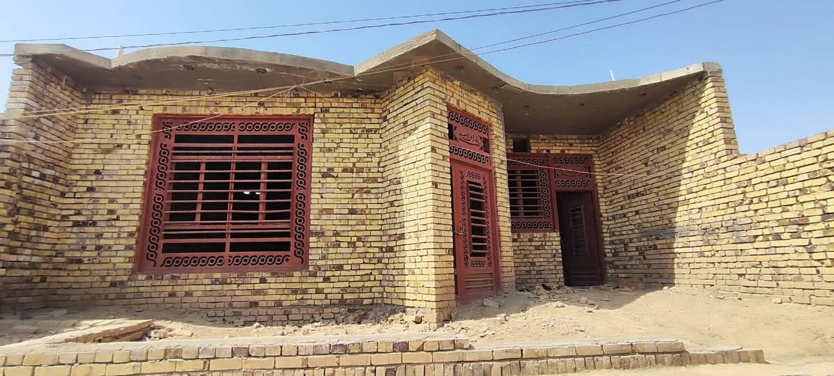 بيت للبيع مساحه 200متر + قطعه 200متر
يوجد كافة الخدمات 
العماره-المدثره 
للتواصل:***********
