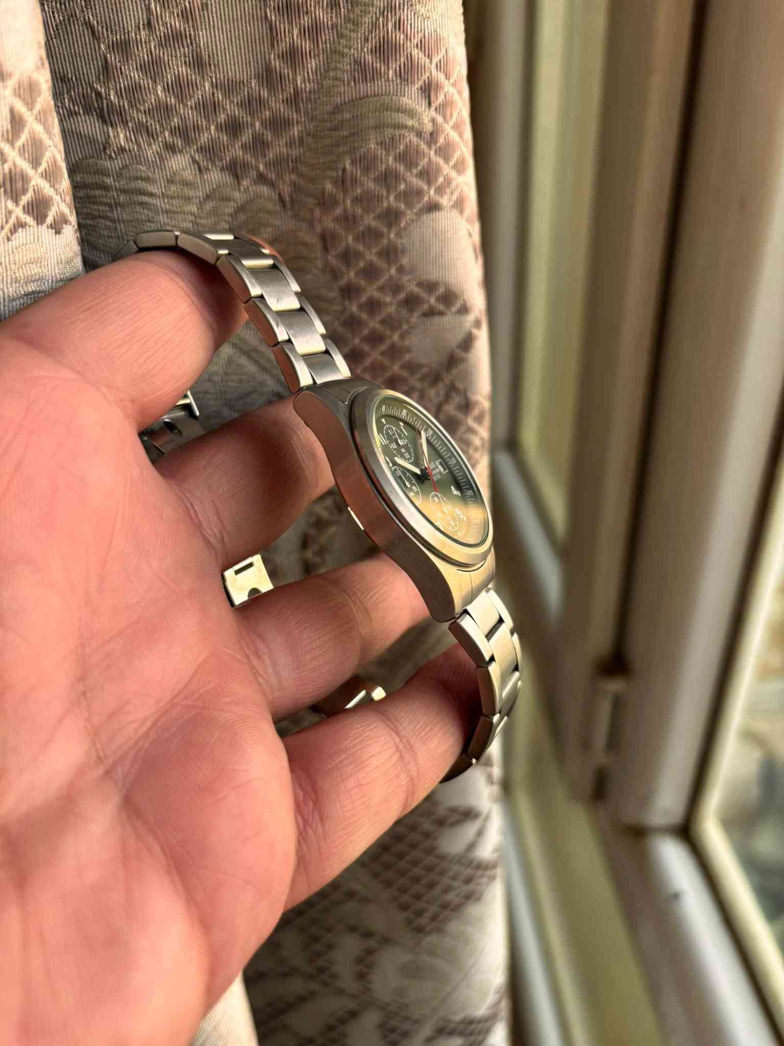 بوليسر • كوارتز • مينا زيتوني