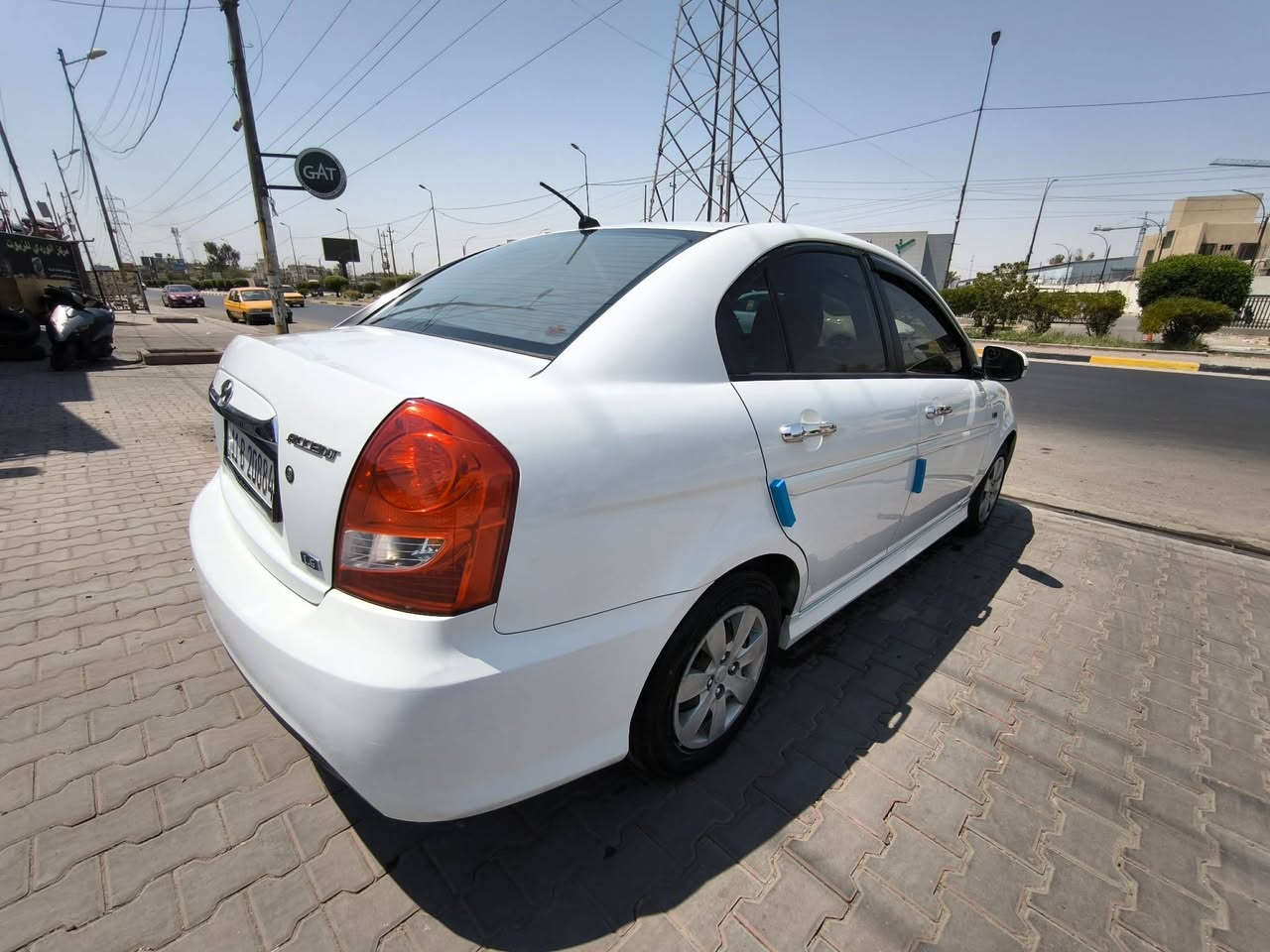 اكسنت ١١  باسمي رقم بغداد الدولي
بيها  قطعتين  صبغ
كير  مكينة مكفولات 
محرك 1600 خليجي
عليها ادامة كاملة 
صدر جديد اطارات اماميه جديدة 
دبلات جديدة 
تخم بلكات
ارضية مغلفة 
سلايد روف
السيارة فقط تبريد وكف  قبل  يومين اعتقد غاز يرادلها
لان  سيارة تاركها صار فترة
ماشية ١٧٩ الف 
معروضة ب ٩٠ وبيها مجال
مكاني بغداد الدولعي 
*********** واتساب
