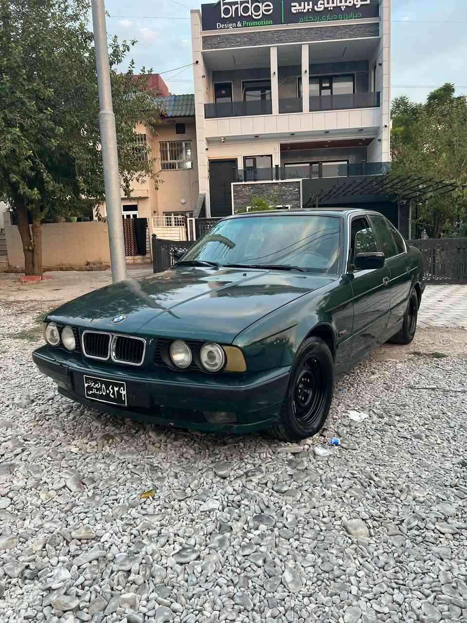 BMW 525 كەپس گێڕ عادی
مۆدێل ١٩٩٣ 
٤ تایەی لۆك لۆكی لەسەرە 
گێڕی بەشەرت ئەكسل بەشەرت 
مەكینەی تۆزێ سەوتی تیایە 
كارەبای كامل ئیش ئەكات
تەبریدە 
سەنەوی لەگەڵە 
شوێن سلێمانی 
سعری ١٩$مەجالێكی برایانەی تیایە 
***********
شوێن سلێمانی
