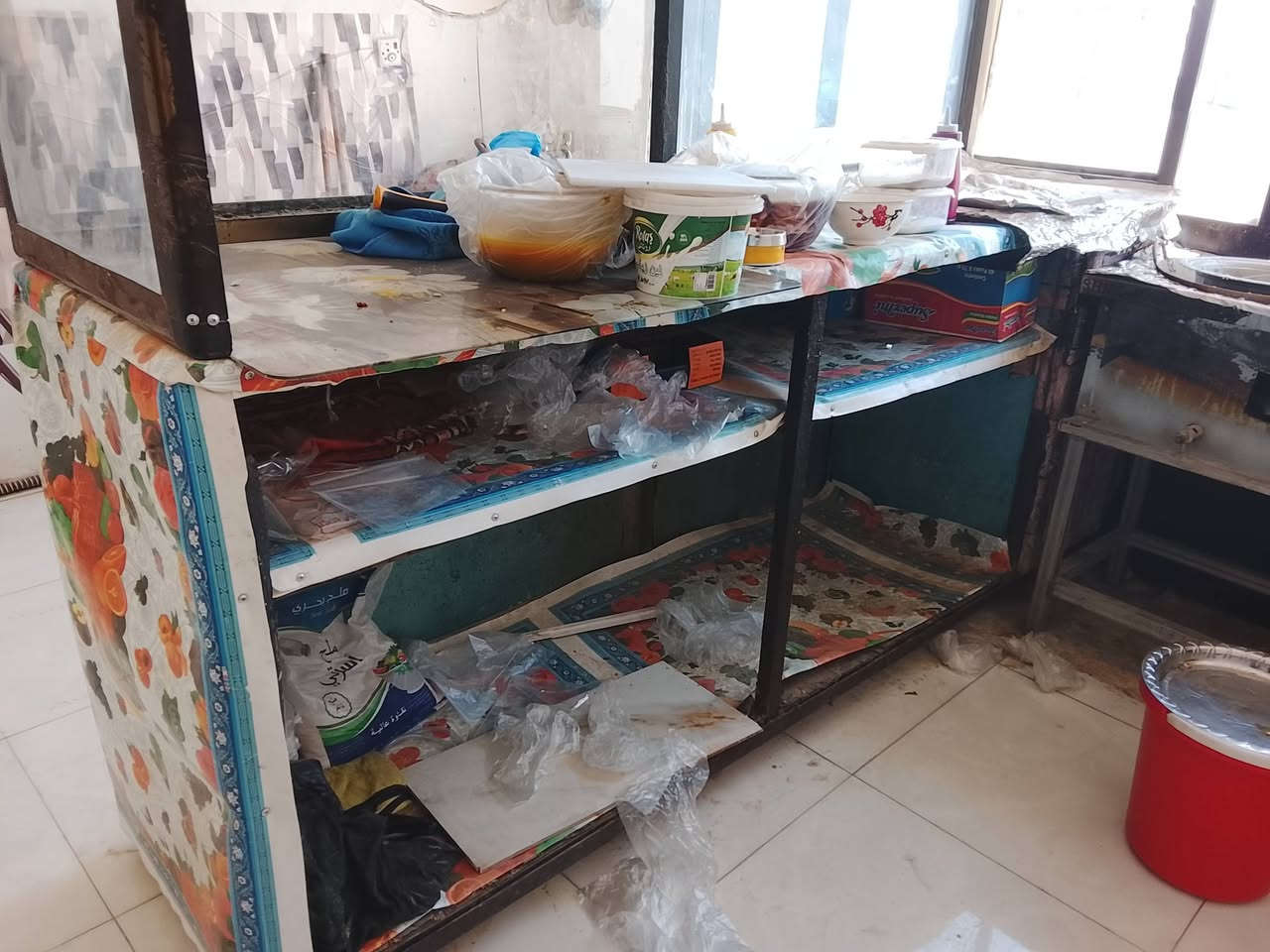 السلام عليكم عندي جام خانه وه فاترينه طباخ العنوان الزمله جامع الأوزاعي بجوار أسواق العائله للاستفسار
(***********) و (***********)
