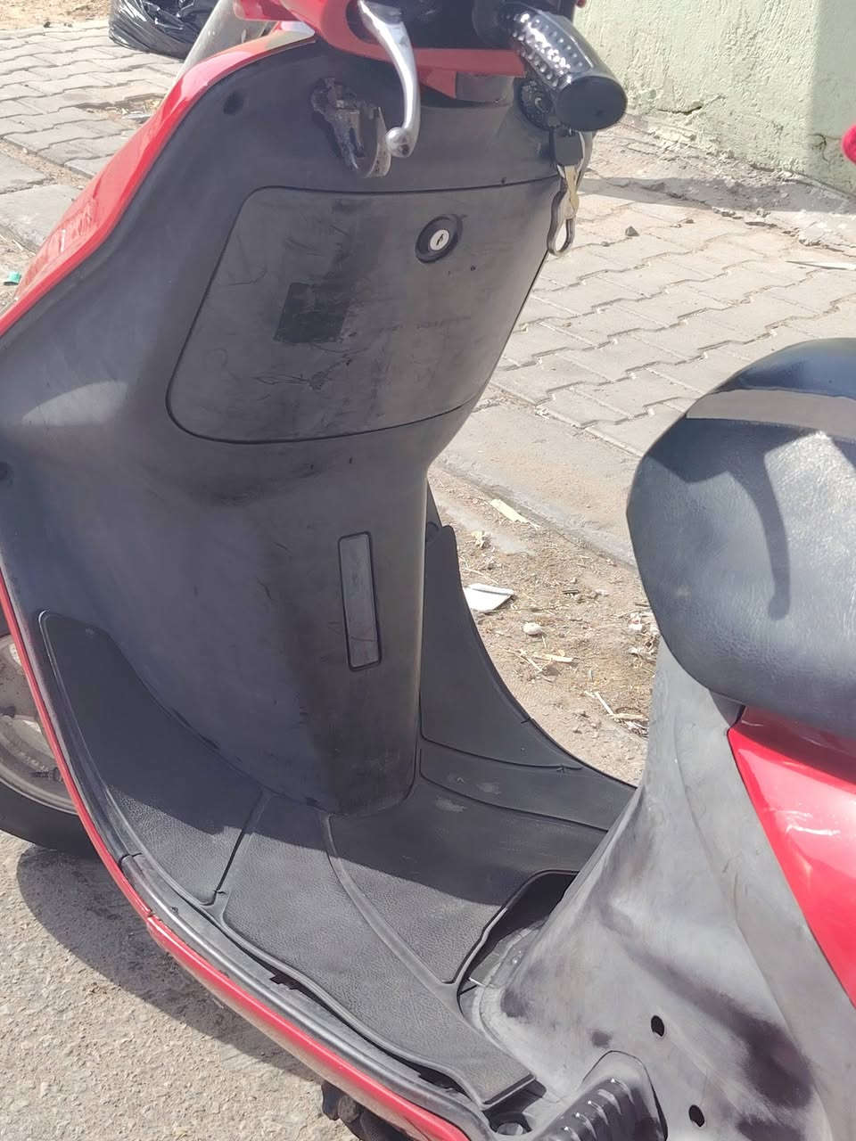 دراجة فراشة مال حاوية كفالة عامة محرك مامفتوح اي نقص مابية كلشي بيها شغال ورقة الوكيل موجودة السعر خاص مكاني النجف ***********
