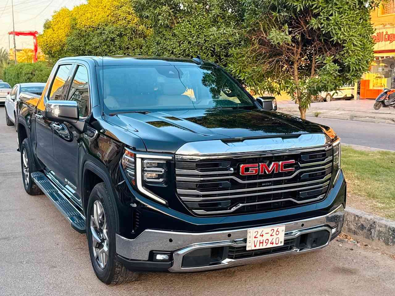 جمسي سيرا - 2025 . SLT 
فئة SLT. X3OF ROD 
اعلى المواصفات 
رقم اربيل سنويه بسمي ترقيم جديد شرط التحويل 
عداد المسافه (11,000mil)
باب طويل بدي قصير المرغوب 
حجم المحرك 5300cc 
8 سلندر 
كير طرح 10" نمر 
تحكم ستيرن جهتين 
فتحة سقف
كشنات جلد + قاصات كشنات خلفيه 
مثبت سرعه 
بصمه + بصمة ابواب 
سايد بريك كهرباء
فور ويل 4*4 
باب البدي الخلفي 3قطع كهرباء 
داخل لونين 
عداد سرعه دجتل 4 وضعيات 
داته شو 
رادار امامي + خلفي 
نضام نقطه عمياء 
5 كامرات محيطيه مع شاشه حجم كبير تدعم ابل كار بلي 
سستم صوت سماعات بلادي BOSE
كشنات اماميه + خلفيه تدفئه وتبريد +كشنات اماميه كهرباء مع ذاكرة خزن كشن السائق 
هيتر تدفئة الستيرن 
تشغيل عن بعد 
تحديد مسار 
اوتو ستوب 
نضام انحدار 
وضعيات قياده 
ستيرن كهرباء 
مري شفط 
شاحن لاسلكي 
حساسات اماميه + خلفيه 
جامه خلفيه سلايت كهرباء الى الخ 
سياره كفاله من الصبغ والبارد 
والتبديل .
❓بيع او امراوس حسب القناعه 
للراغب بالشراء الاتصال
***********
