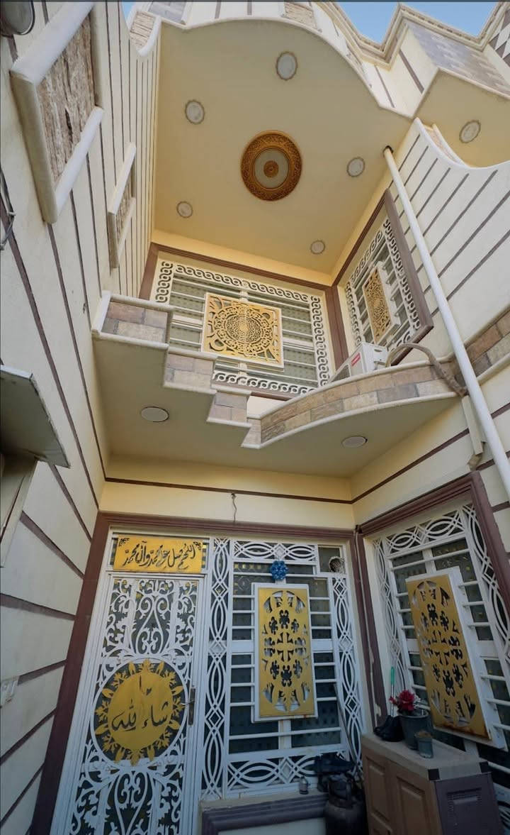 بيت للبيع في حي المكرمه بناء حديث درجه اولى كونكريت مسلح طابقين المساحه ١٤٣مترونص اربعة غرف نوم واستقبال وصالتين ومطبخ وحمام عدد ٣ للإستفسار والتوضيح الإتصال على الأرقام التاليه ***********
***********
***********
مكتب ابو علي التميمي للعقار في حي الوفاء بداية شارع المركز القديم
