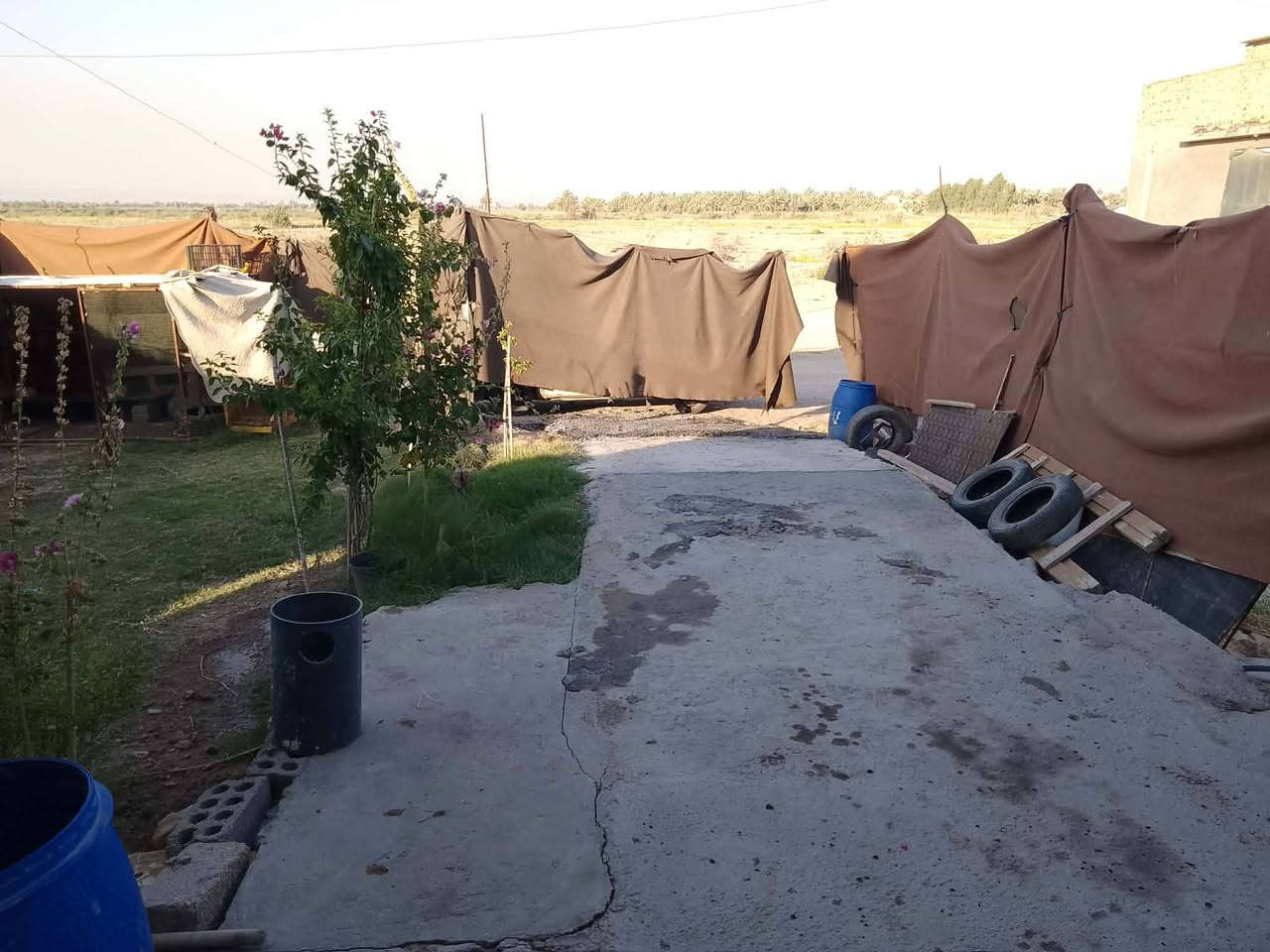 مساحة ارض 500متر طابو زراعي سند25 تحتوي على مشتمل 100 متر بناء حديث 🏠 قرية (الأفندية) خلف المخبز تبعد عن الشارع العام 300 متر 🚇 كافة خدمات مع خط مولد ذهبي تحويل مباشر يحتوي المشتمل على👇بناء طابوق سطح كونكريت
استقبال 6×4🧱
مطبخ 4×4🧱
وصالة 6×4🧱
مع منور وتواليتات وحمام🧱
طارمة 10×4🧱
السعر 46 مليون وبي مجال بسيط
***********
