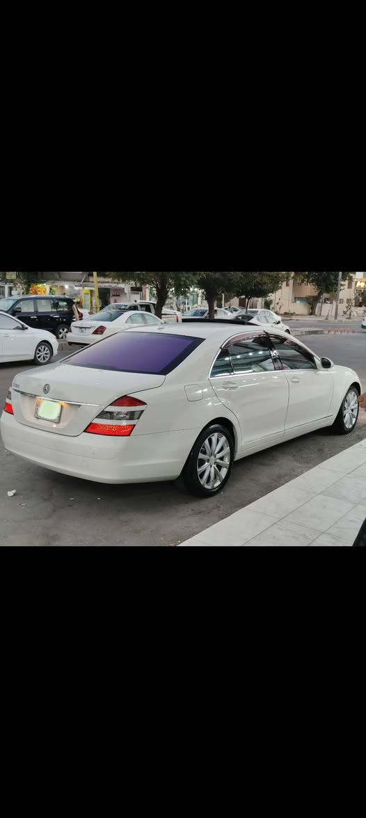 Mercedes Benz s550
***********
Darga large 
4 drga w snoq sa7b
Kallay kwshn karaba 
Kaml pakge Cristal bilad
Modele 2008 
1 parcha boyaxi dwbay lagal sar qaraxi chamali dwawa 
Mokabaray harman kardon
Kwshn jld
Kwshn karaba
Kwshn hitar
Laity nawchay kwer
Pesh w pshty laity led 
140.000 km roshtwa ba sharty fa7sy komputer 
Ger w makinay nakrawatawa 
 Hamw gyani ba shart 

TB. Sayaraka he mn nia w Tell bo aw zhmaraya bkan السليمانية, العراق
