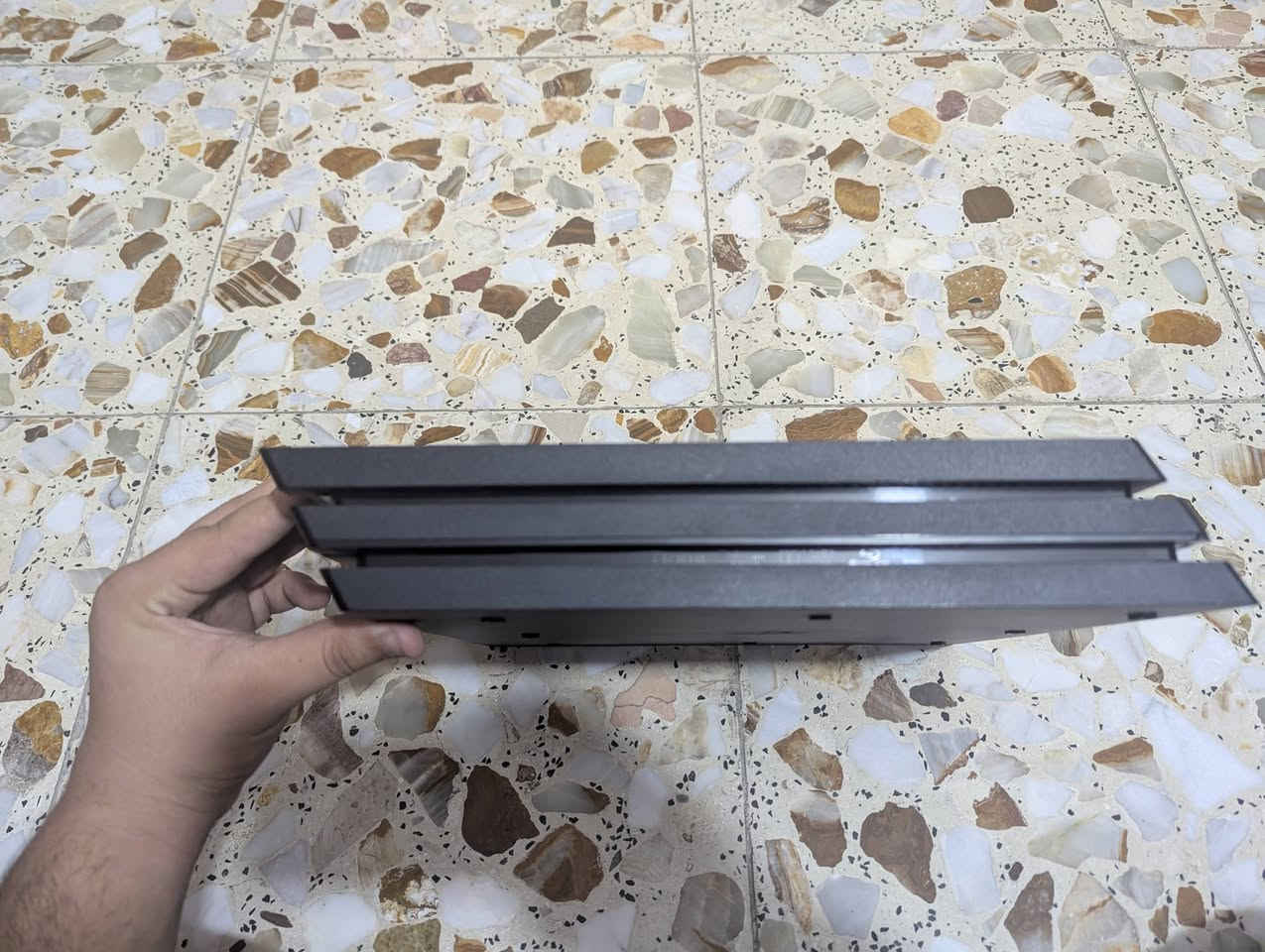 سلام عليكم جهاز بلي فور برو واحد تيره اونلاين جهاز لوك ستيكر ابد ما مفتوح يجي ويا كيبل التشغيل وكيبل اج دي وقرص جي تي اي 5 +قرص غران توريزمو سعر الجهاز 325 للتواصل عبر الرقم +
*********** عنوان بغداد البلديات المضمار
