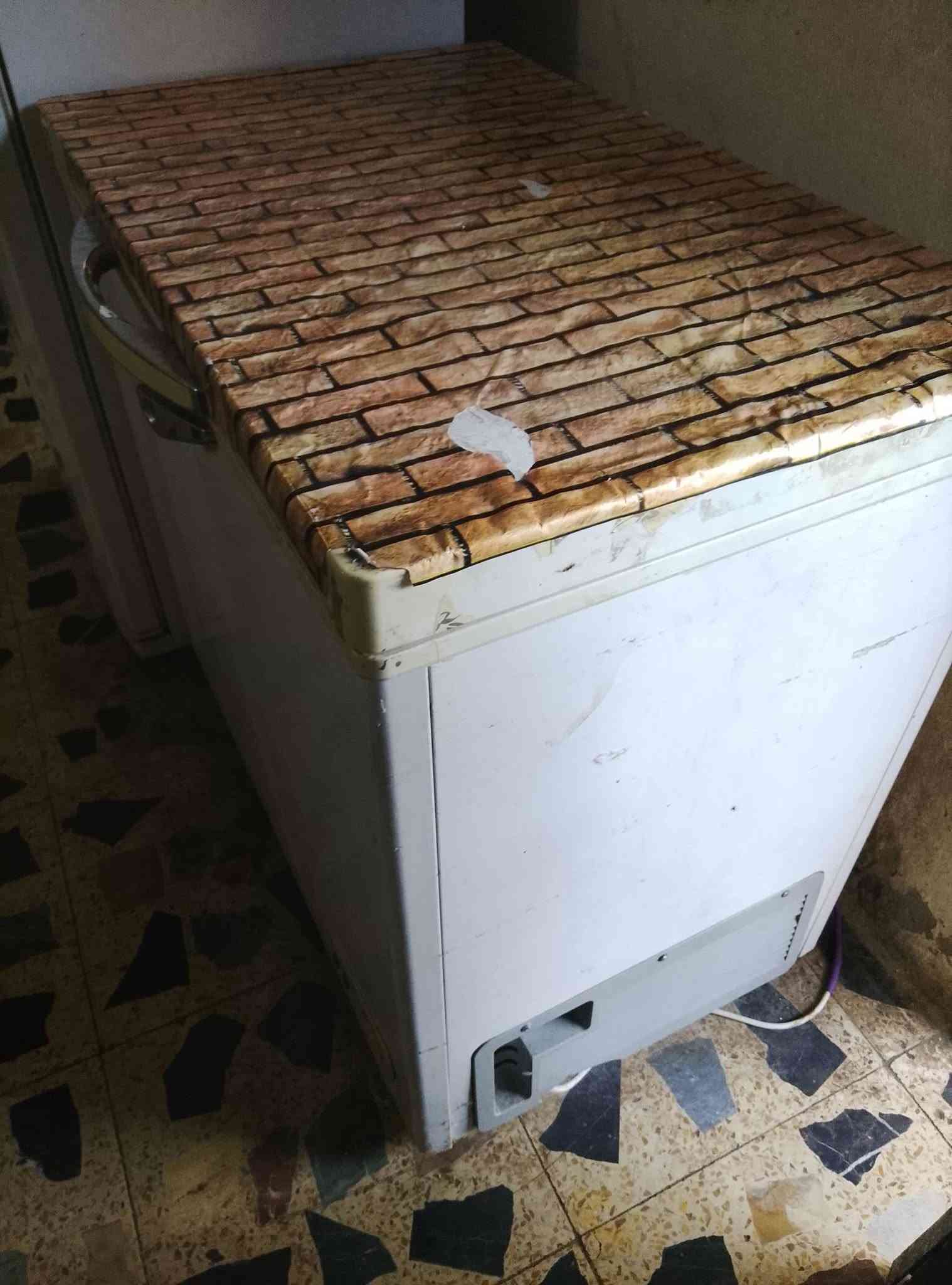 اغراض بيت مستعمله ونظيفه على الفحص مكان بغداد يوجد توصيل بكروه داخل بغداد  تواصل على الواتساب فقط كاونتر الاصفر ب 290 كاونتر الابيض ب 140 قطعتين ثلاجه 140 مجمده 140 طباخ قياس 80 190 طباخ اربع عيون ب 130 طباخ يونير 240 خمس عيون اسعار بيها مجال التواصل فقط واتساب@***********
