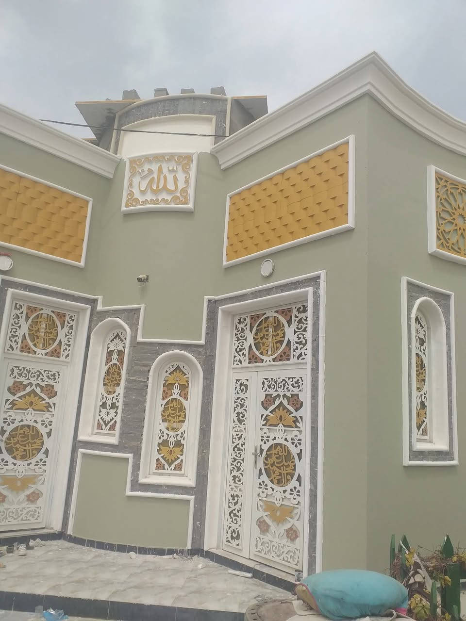 سلام وعليكم كادر لعمل الديكور المغربي والكلاسك جبس بورد وسحبات صب موضعي وعمل الواجهات فوم التركي بسعار مناسبه مكاني الزبير لا أعمل خارج البصره ***********
