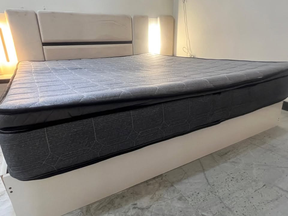 دوشك مستخدم قليل نظيف جداً قياس 200*180 طبقات
السعر 90 بغداد كراده
للتواصل واتساب او اتصال ***********
