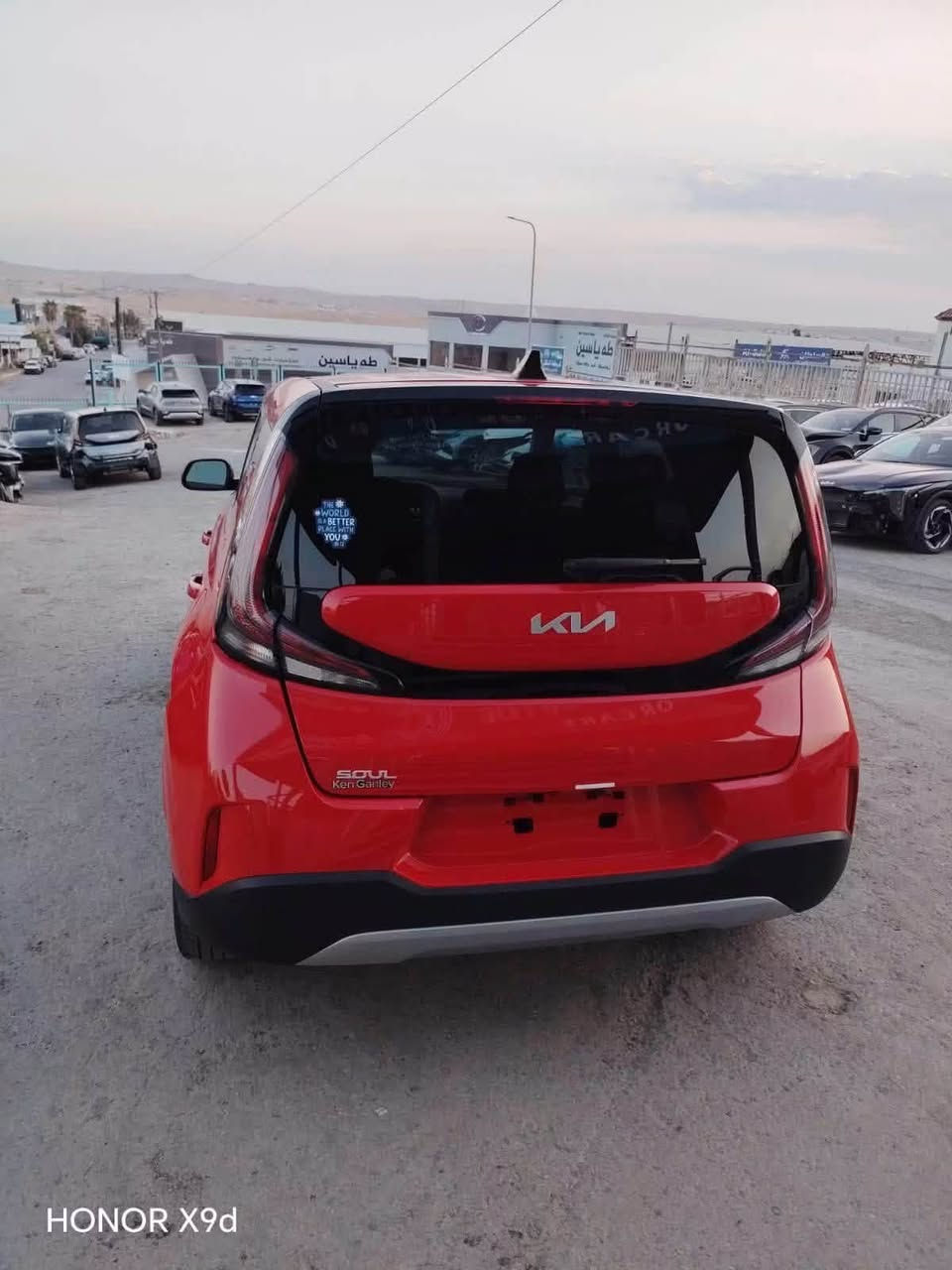 السلام عليكم كيا صول2025  دخول جديد باسمي وارد امريكي
مواصفات معروفه 
رادار امامي وخلفي وجانبي 
حساس خلفي 
تحكم ستيرن 
تحديد مسار 
قياده ذاتيه 
مثبت سرعه
رصعه اماميه بلدعاميه فقط بدون صبغ
صور الحادث مرفق 
السعر 146
رقم الهاتف 
***********

نص مكتوب في الصور:
- 53437906
- HONOR X9d