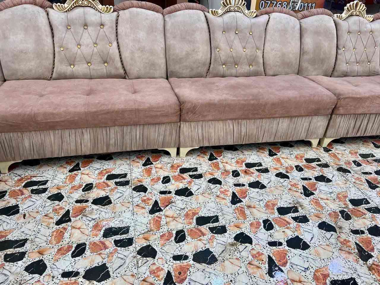 ديوان • ٧ونص متر • ٦قطع
