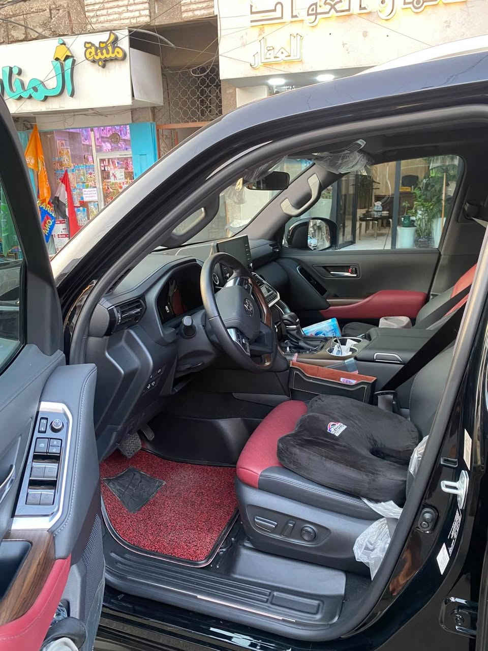 للبيع
� لاندكروز 2025 GXR -Limited 🌟 

ام الرادار  فول موصفات 

  جام مضلل بالسنوية باج

🔹 المواصفات العامة:

 • موديل: 2025 

 • المكينة: 4000  تنفس طبيعي 

 • ماشيه   – زيرو 2000

 • رقم اربيل بأسمي 

للاستفسار 
***********
