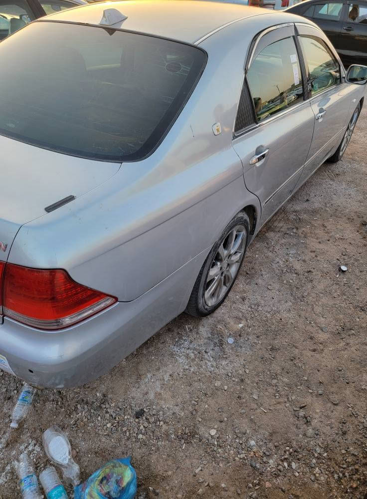 كراون شاهينه للبيع او المراوس حسب الرغبه 
شاصي ١٨٣
المواصفات  اربع بيبان بصمه مع بصمه تشغيل 
مري شفط
نضام ترحيب عند الاقتراب 
تحكم ستيرن 
تايرات جدد
كهربائيات كله شغاله 
مكفول من الكص والنقل 
بيه اربع قطع تبديل 
وضربه بل مدكر الخلفي بدون صندوق 
فقط مدكر  
السياره بحاله جيده السعر ١٠٠وبيه مجال 
للاستفسار *********** البصرة, العراق
