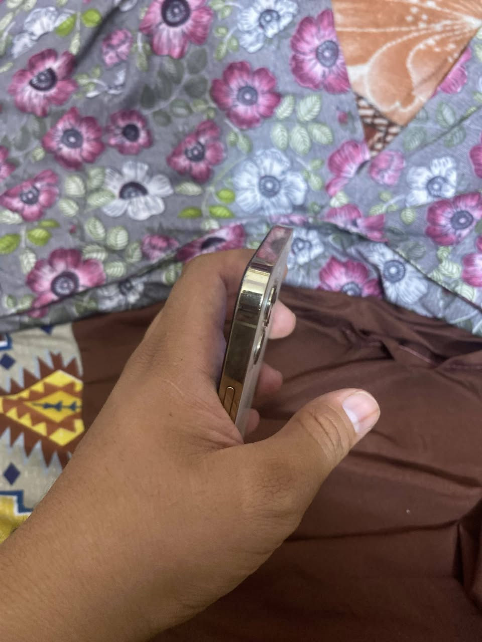 للبيع ايفون 12 برو ذاكره 128
بسعر 225 وبي مجال حك الجيه 
 خط متوقف بسبب وكعه مبدل شاشه شرط الاصلي بطاريه 81 بلاد وياه ضهر متكسر وفقط وياه كفر 
للتواصل خاص او وتساب ***********
مكاني بلنجف
