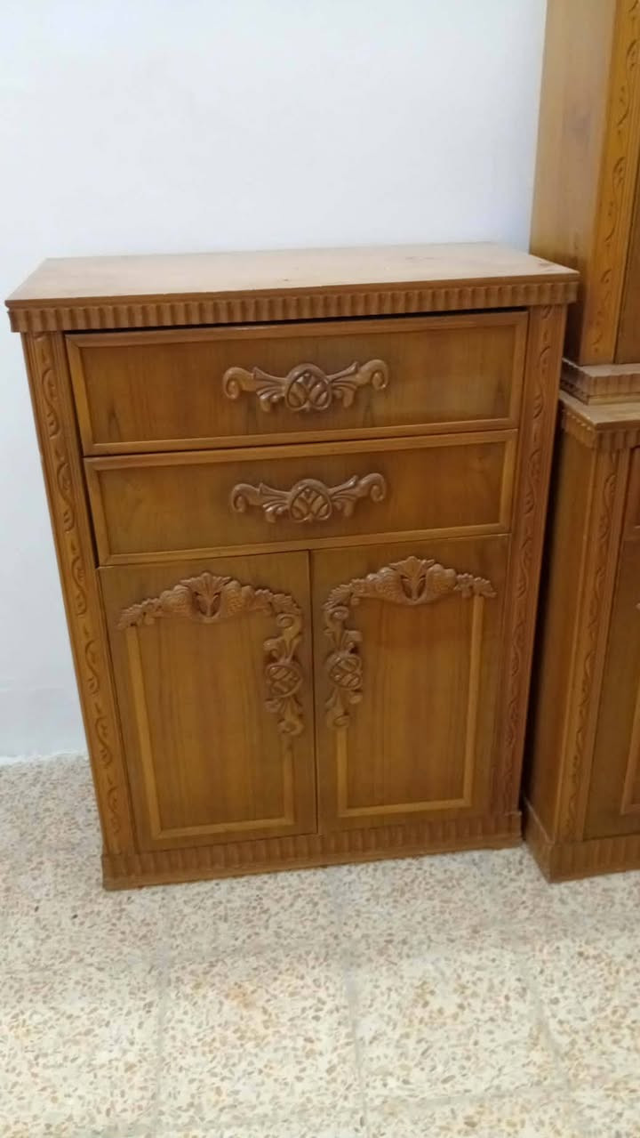 غرفه للبيع السعر 800 المكان الموصل الايمن ***********
