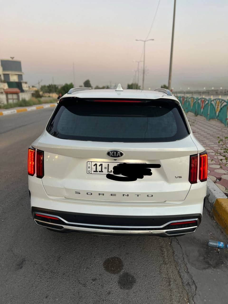السلام عليكم
سورنتو 2021 وارد خليجي فول مواصفات(عدا الكامرات المحيطيه والتدفئه والتبريد للكشنات) سياره نظيفه ومكفوله بس بيها شويه ملاحظات
رقم بغداد 
مواصفاتها:
6 سلندر 
شاشه تدعم كار بلاي
كير ماوس 8 سرعات
بانوراما 
كامره خلفيه
حساسات امامي وخلفي
تشغيل عن بعد
مثبت سرعه
Drive mode
Auto hold
هند بريك كهربائي 
شفتات بالستيرن
جنطه كهرباء
كشن السايق والصدر كهرباء
3 قطع تبريد
طوي المقاعد الاخيره كهرباء.

للأستفسار ***********
