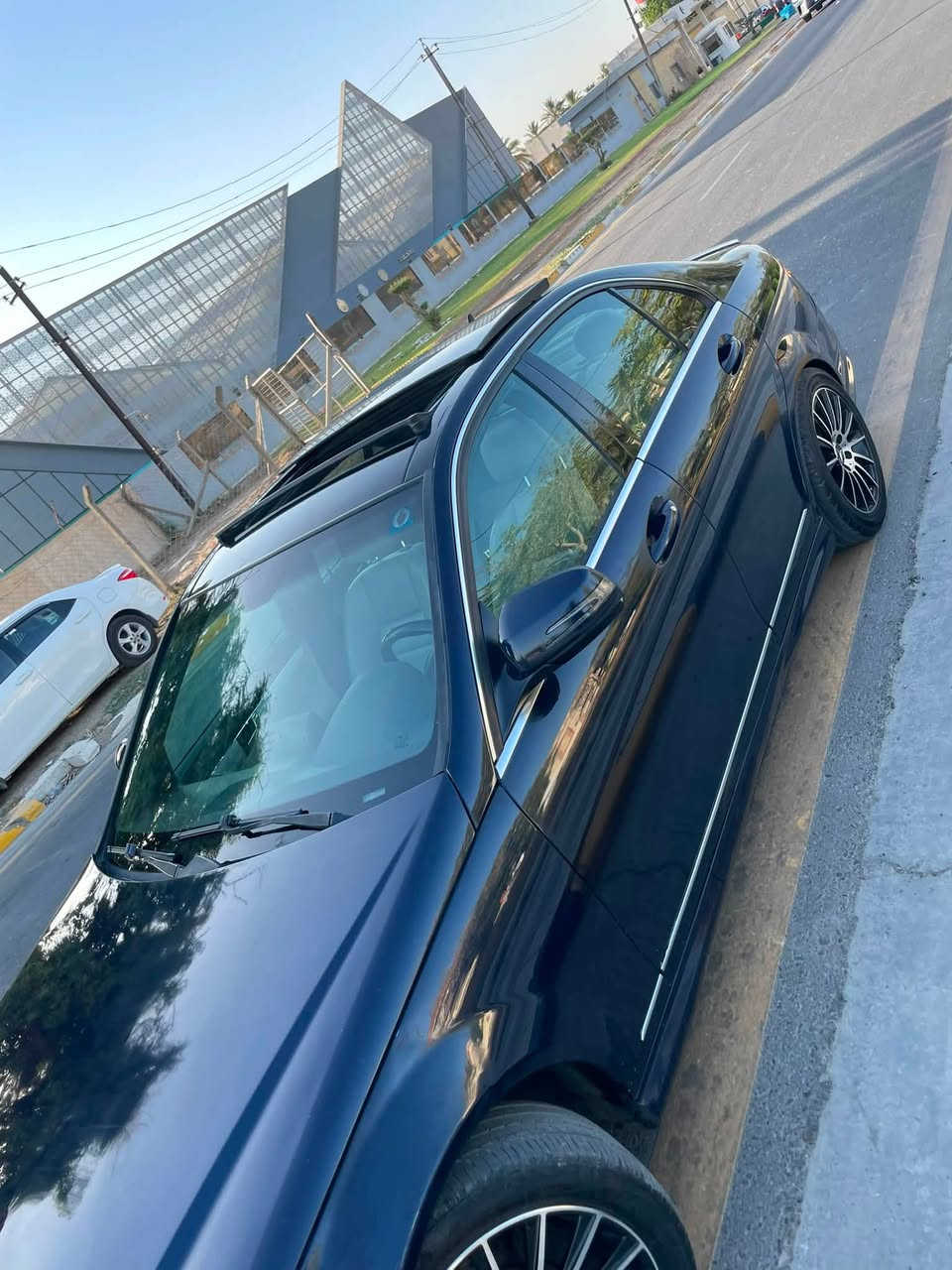 السلام عليكم .
للبيع 

 Amg. Mercedes-Benzc350 كت دعاميات 

محرك المرغوب عقل فوك تويل 

مضروبه نانو بولش درجه اوله 

موديل2009

تفاصيل👇🏼👇🏼

1_ بصمة⁩ تشغيل  

2_محرك 6 سلندر 

3_تبريد قطعتين  ⁦❄️⁩

4_كروز سرعة🔒 

5_مراية داخلية+جانبة عاكسة ⁦🔍

6_تحكم ستيرن كهرباء⁦⚔️

7_ شاشة   🖥⁩ بلوتوث يوتيوب

8_فتحة سقف 

9_مري شفط 

10_كشنات كهرباء+ خزن ذاكرة  ✨⁩

12_ انارة ترحيب💡 ⁩

13_شاشة اعطال💬

14_ بنورما

15_نقاط عمياء 

16_ سستم صوت harmen kardon+ دمام خلفي 

18_ويل17  ⚔️⁩ AMG

19_صدر امامي خلفي جديد ⁦🛠️

22_كشنات هيتر 

23_تدفئة 

24_+ كاميرا

25_تبريد خلفي 

26ثلاجه 

27تحكم ستيران

28_انظمة قيادة 2

30_ كشن اسود جلد 

31بك لايت لد

32كشن خلفي قلاب 

33لون ازرق بنفسجي 

34داخل اسود 

35لايت عدسه زنون علي ناصي 

36 صندوك كهرباء 

37 سبايدر رياضي 

…………………………….السياره رقم بغداد جديد 11هزه جديده 

تحويل ثاني 
السعر115 ورقه 
مكان السياره بغداد كرخ 
حادث خفيف جاملغ ايسر امامي شطح قطعتين كلير 
للتصال***********
