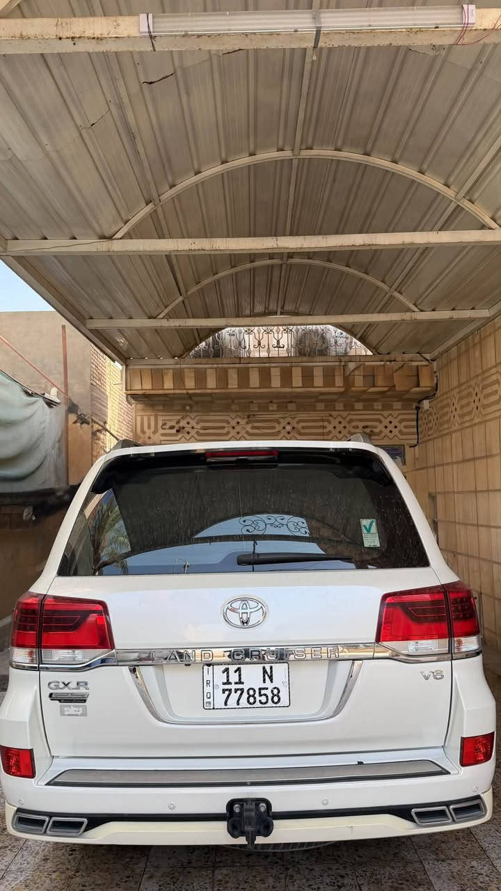 لاندكروز جكسارة 2020
GXR خليجي
* موديل 2020
* محرك 4.0 لتر V6 بنزين
* قوة 271 حصان
* عزم 385 نيوتن.متر
* گير أوتوماتيك 6 سرعات 
* دفع رباعي 4×4
* 8 مقاعد
* فتحة سقف
* تشغيل بصمة / دخول ذكي
* مثبت سرعة
* كاميرا خلفية
* حساسات موقف
* تحكم كهربائي بالمقاعد والمرايا
* تكييف أوتوماتيك
* نظام ABS ووسائد هوائية
السونار موجود بالمنشور
مكان السيارة // الديوانيه 
للاستفسار الاتصال ‭***********‬
