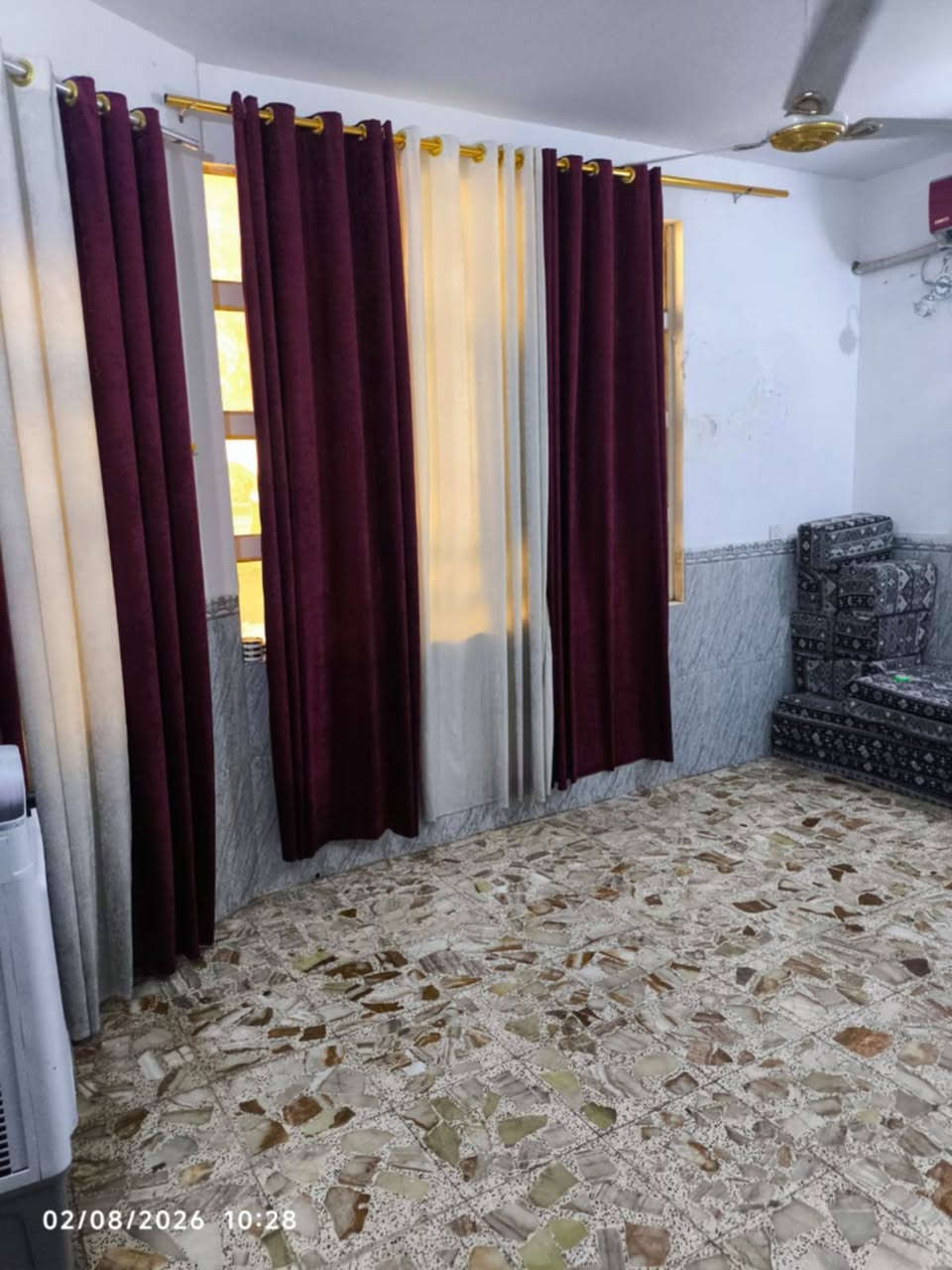 يا الله بيت للبيع 100مربع(( معه الاثاث 🪑))
طابو زراعي سند 25
((بي نسخه سند📋))
(( بلخط الاول))   
قريب عل شارع 

بناء طابوك
اساس او سقف صب مسلح 

البيت يحتوي على 
غرفه نوم🛌
 صاله مطبخ👨‍🍳
 ستقبال 
صحيات داخل او خارج 
السعر 45مع المجال

العنوان نجف الاشرف مقابل قرية الغدير  شارع الصب 
للاستفسار الاتصال على الرقم التالي أو مراسله واتساب ***********
