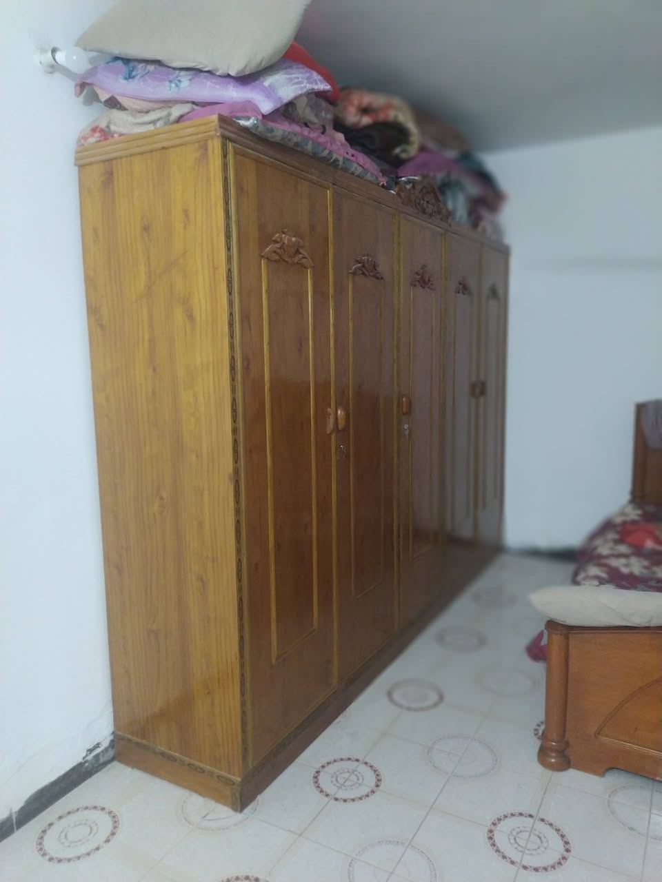 السلام عليكم كنتور 5باب نجاره عراقيه درجه اولى جديد شخط ما بي السعر خاص؟ او اتصل***********
