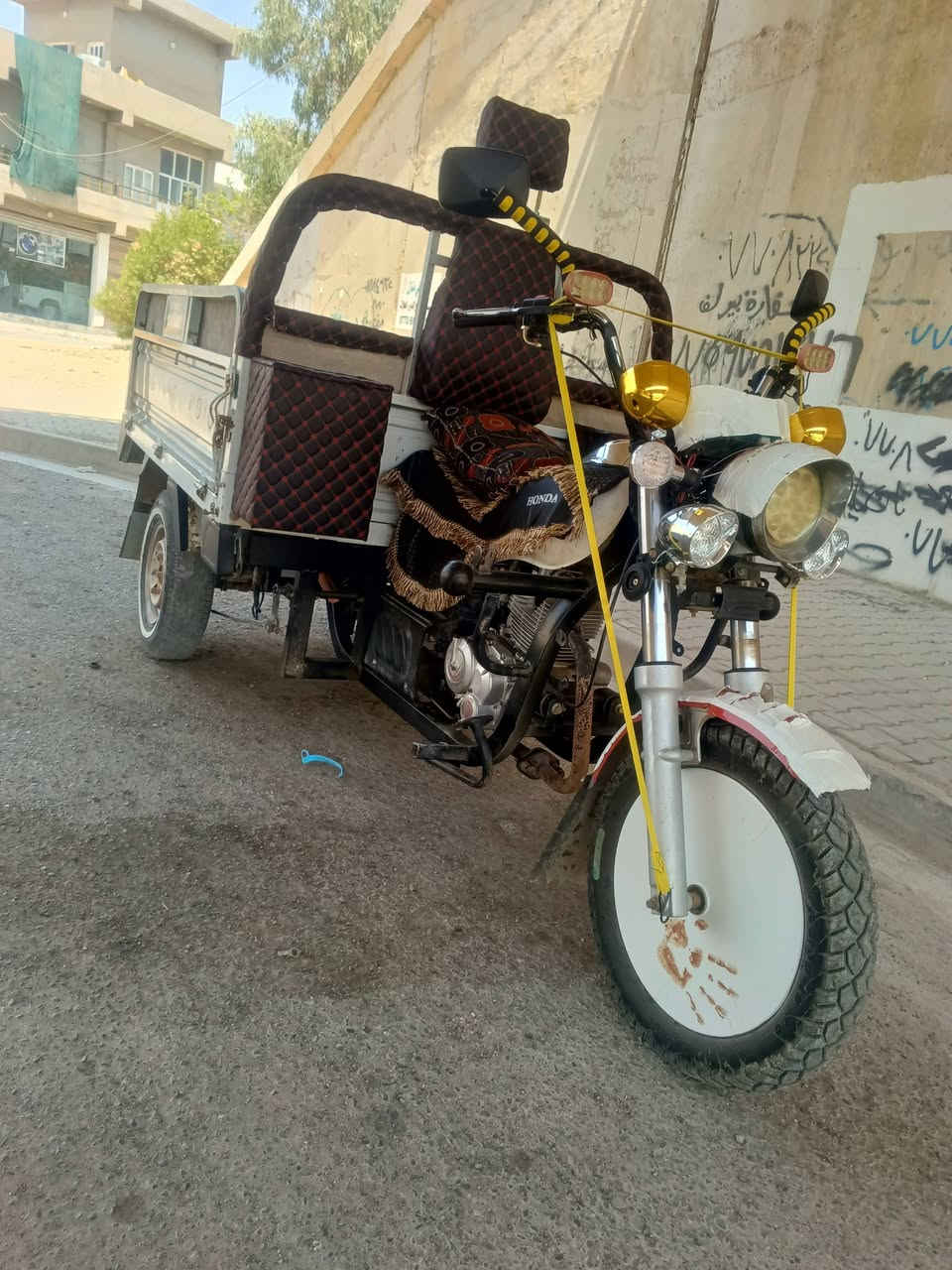 سلام عليكم ستوته للبيع موديل 2020 اوراق  منفيس كامل بيه محرك شرط رگبه شرط كهربائية شرط كله شغاله ستوته ما بيهه اي عيب السعر مليون 400 وبيهه مجال قليل مكاني حي العسكري الشاري يتصل ***********
