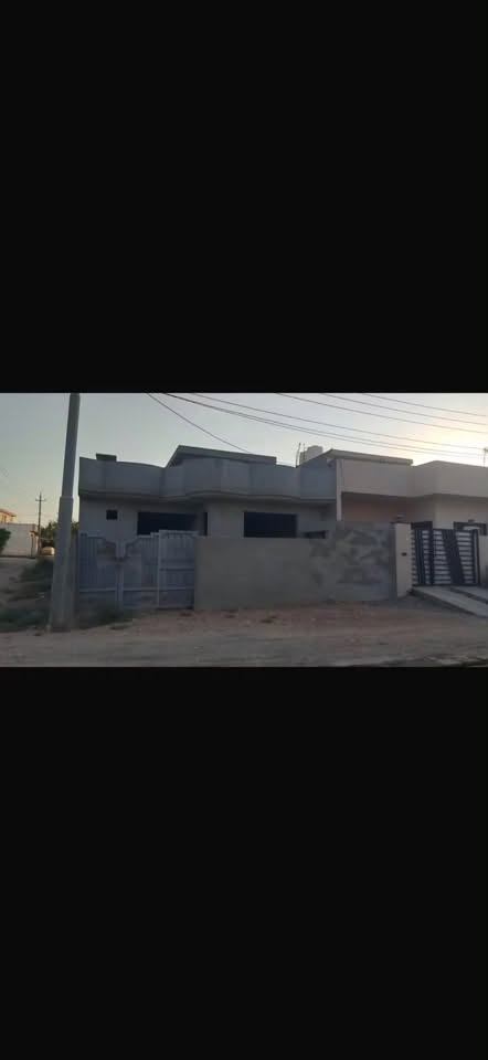 بيت هيكل للبيع في رابرين سبعه نيسان كدام اسكله خورشيد مساحه ٢٠٠متر سعر٢٤  مليون وبي مجال  بسيط للشراي 
تتكون من استقبال و هول و مطبخ و صحيات و غرفتين
للاستفسار 
اتصال   ‭***********‬

