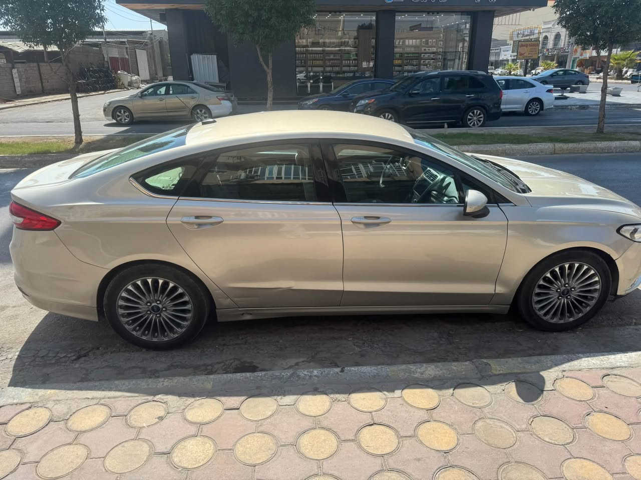 فورد فيوجن للبيع
2017
مكينة 2500cc
گير ماوس 
هاند بريك بصمة
مانع انزلاق
تبريد ثلاجة ومعروفه هيه
شاشة وسطية 
داخل السيارة جديد شركة
صدر اشتغلته كامل جديد
تخم تاير
بجم وويالة تيتانيوم 
رقم بغداد الجديد وهزة كذالك
الضرر جاملغ كلير فقط 
سعرها ١١٣$
مكان السيارة الانبار فلوجة
للتواصل ***********

نص مكتوب في الصور:
- الاننين