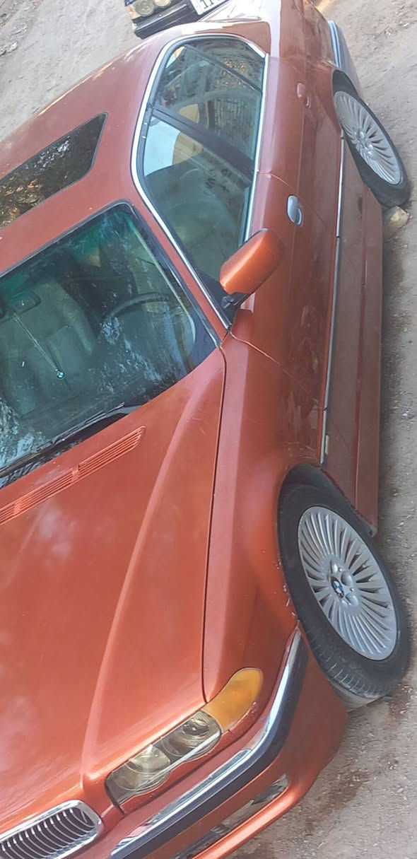 السلام عليكم سياره بي ام خفاش موديل 1995 حجم 730 V8 ويل باخرة تخم تاير فتحة سقف جنطة شفط غرفة جلد نضيفه  سعر 55$ورقه موبايل ***********
