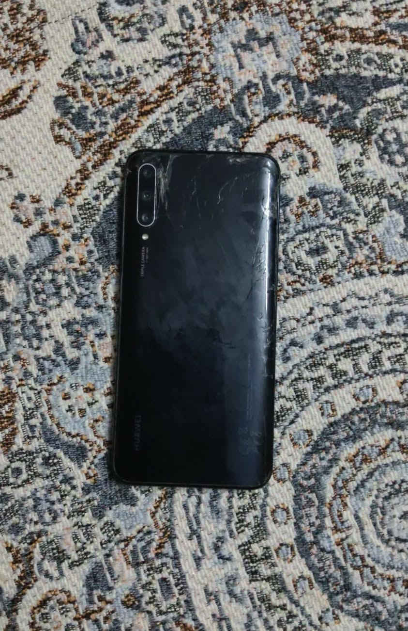 سلام عليكم للبيع هواوي y9prime الجهاز مبدل شاشة وكالة والظهر مفطر تصليحه ب10والسنسر مالكاميرا الامامية ميشتغل وتصليحه ب10 الاف
السعر 80 الف
مكاني بغداد الكاظمية 
للتواصل خاص او واتساب:  ***********
