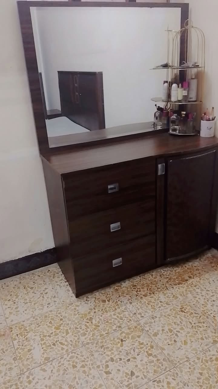غرفه نوم تركي للبيع نظيفه مبيه اي ضرر السعر 450 المكان حي العصري
