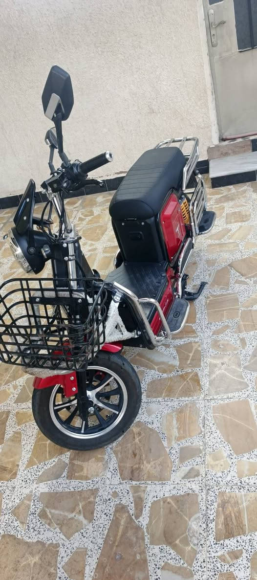 موطور شحن البيع 
نضيف بطاريات جداد 
750 بيه مجال بسيط
‏‪***********‬‏
