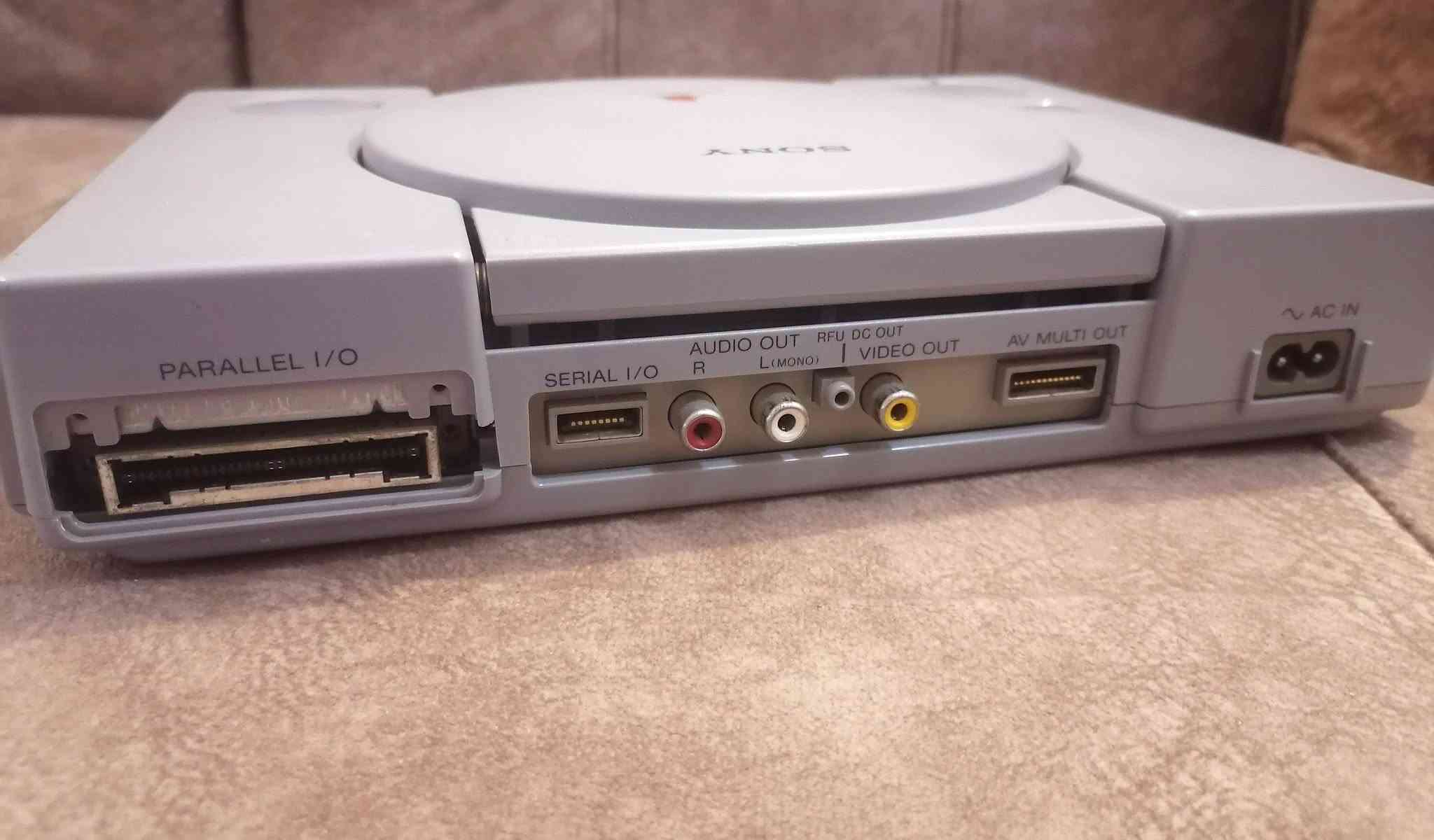 ❤️🤍 Psone PAL & Ps1 fat 1002
🌟 للمعتمدين 🌟 
✨ للبيع جهازين بدون ملحقات نظافة روعة ال psone شغال اقراص اصلي فقط PAL
سحبه سريع للاقراص
✨ وال ps1 1002 شغال بس العدسه بيها ضعف مرات تشتغل مرات لا 
السعر الجهازين  50 الف مع التوصيل✨ 
للحجز والاستفسار على خاص

