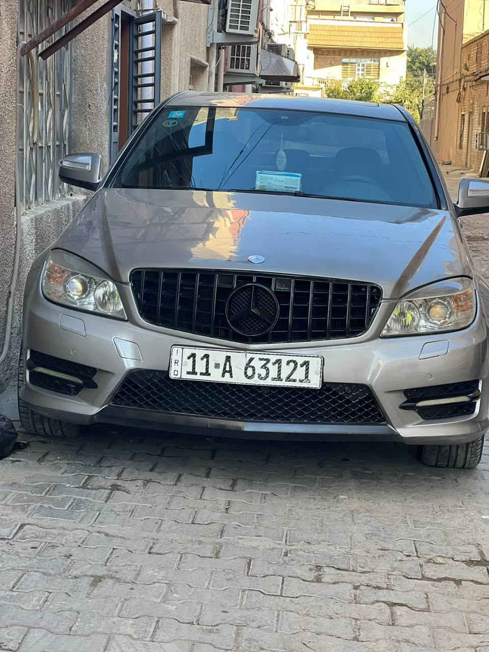 مارسدس للبيع وسعره سعر اكسنت وارخص وبلعافيه على الياخذها 

C300 2008 

بيها قطع صبغ ابيعلك حزام وهي كم قطعه بيها مو حزام 

ومكفوله من لغد شاصي 

جاهزه من كلشي صدر خلفي امامي تايرات جدد هن والوياله تحديث كت كامل AMG

فول مواصفات 

فتحه 

اشاير مري 

قفل سرعه 

تحكم ستيرين 

تبريد قطعتين 

داخل اسود جلد 

لايتات سعره200$ ضمان سنتين 

بيها نواقص لاستيك ولف  

فج بريك امامي

الباب يرادله رشه صبغ قليل والباقي جاهزه 

ومسويله ادامه من كلشي 

بلكات 

ثلاجه جديده 

نورلات 

منظومه الراديتر يعني حماوه ثابته وترايك وين ميعجبك 

***********هذا رقمي وبي واتس
السعر 98
