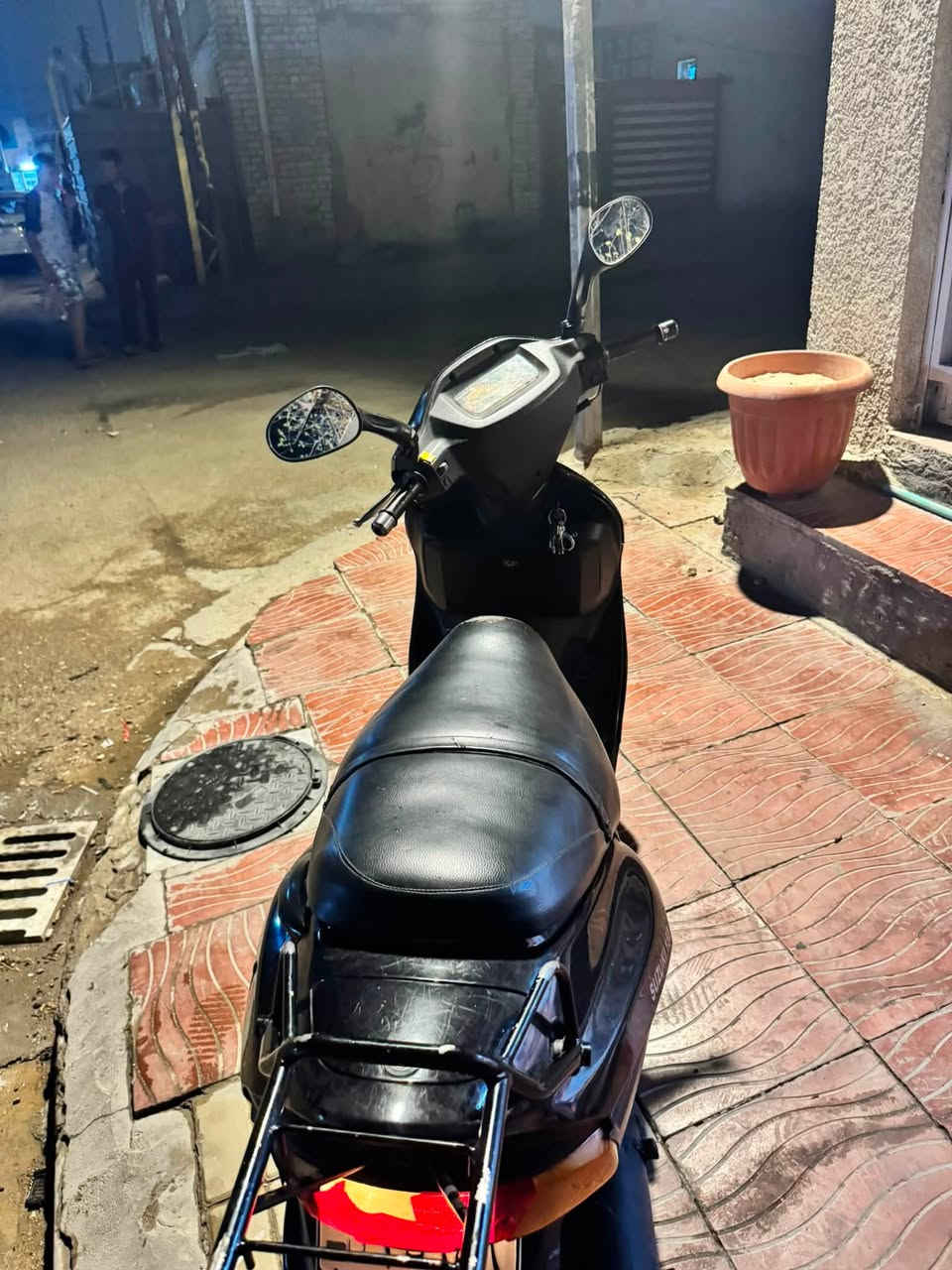 سلام عليكم دراجه سوزوكي للبيع دراجه بلاديه ما مفتوحه بيه ضرر بس الماصده الخلفيه مكينه جديده سعره 650وبيه مجال رقمي بس واتساب ورصيد ***********
