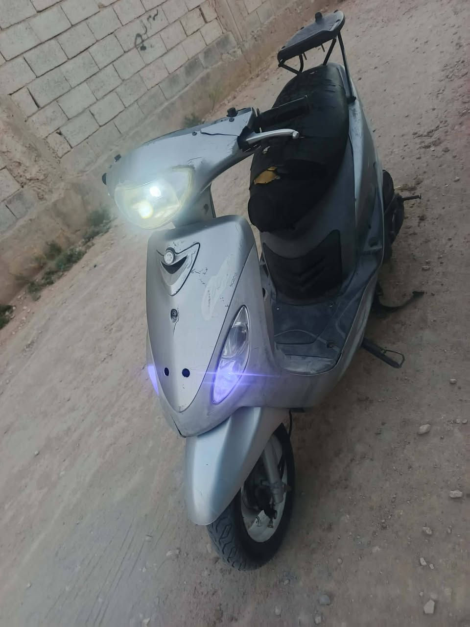 سلام  عليكم شباب دراجه للبيع كامل كل نقص ما بيهه كله شغال كفرات اصليه دراجه حلو مرتبه السعر ٣٨٠ بيهه مجال مكان حله  وهاذه رقمي ***********
