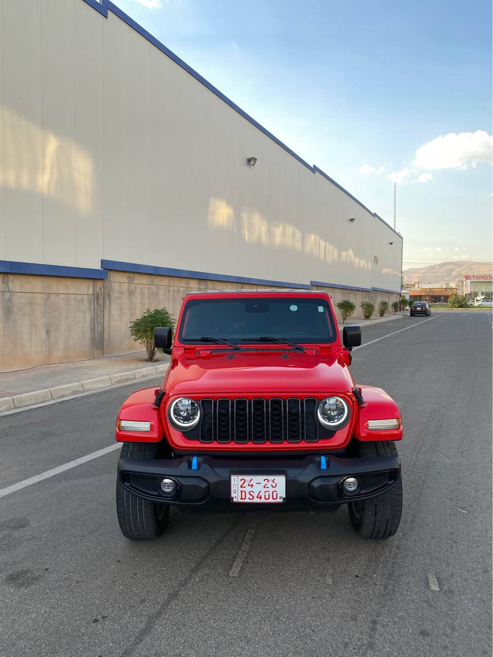 🔥 Jeep Wrangler 4xe Sport S 2024 🔥
كلين تايتل من دعامي للدعامي ب شرط بدون صبغ 🔥
🚙 موديل 2024
⚡ 4xe Hybrid – هايبرد
🛠️ محرك 2.0 تيربو – 4 سلندر
💪 قوة النظام تصل إلى 375 حصان
⚙️ گير أوتوماتيك
4️⃣ دفع رباعي 4×4
📍 اللون: أحمر
⭐ فئة Sport S 4xe

✨ مواصفات وتجهيزات:
• شاشة ونظام ترفيه
• شاشة كبيرة 
• كاميرا خلفية
• تحكم بالمقود
• مثبت سرعة
• تشغيل عن بُعد
• كراسي أمامية مدفأة
• دركسون مدفأ
• دخول وتشغيل بدون مفتاح
• نظام مراقبة النقطة العمياء
• حساسات اصطفاف خلفية
• نظام صوت Alpine
• سقف هارد توب أسود 3 قطع

سيارة كلين تايتل من دعامي للدعامي ب شرط 
موديل حديث شاشة كبيرة مكفولة كفالة عامة لون مميز 
ماشية ٢٧ الف ميل تقريباً 
مكفولة من گير محرك كهربائيات ب شرط 
سعرها بلاششش بلاشش
298$ ورقـــة و بيها مجال 🔥🔥
للأستفسار اتصل على هذا الرقم 
كورك-واتساب 
*********** سميل, دهوك
