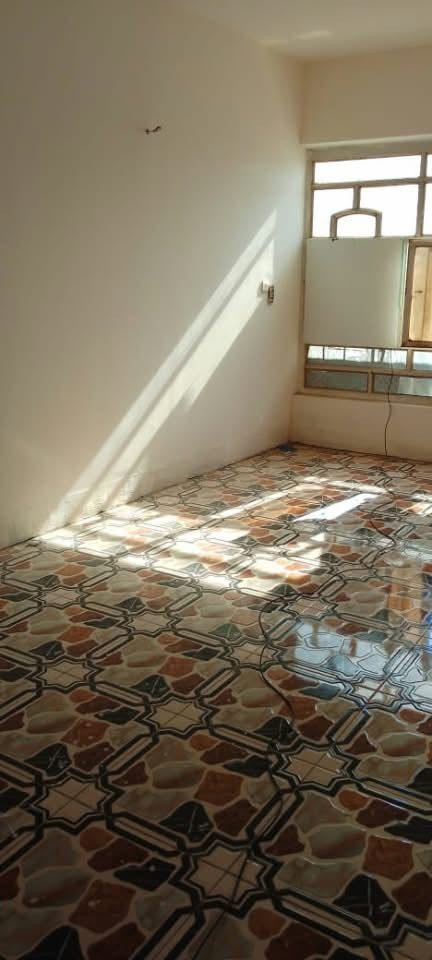 دار للبيع 250متر طابقين طهمازيه فرع مدرسة الهدف قرب الروائي الصغير الطابق الأول غرفتين وهول ومطبخ وصاله وطارمه جبيره وحديقه وممر داير البيت وصحيات داخليه وخارجيه والطابق الثاني غرفه وهول وصحيات وصطحين طابو زراعي 25للاستفسار اتصال ***********
