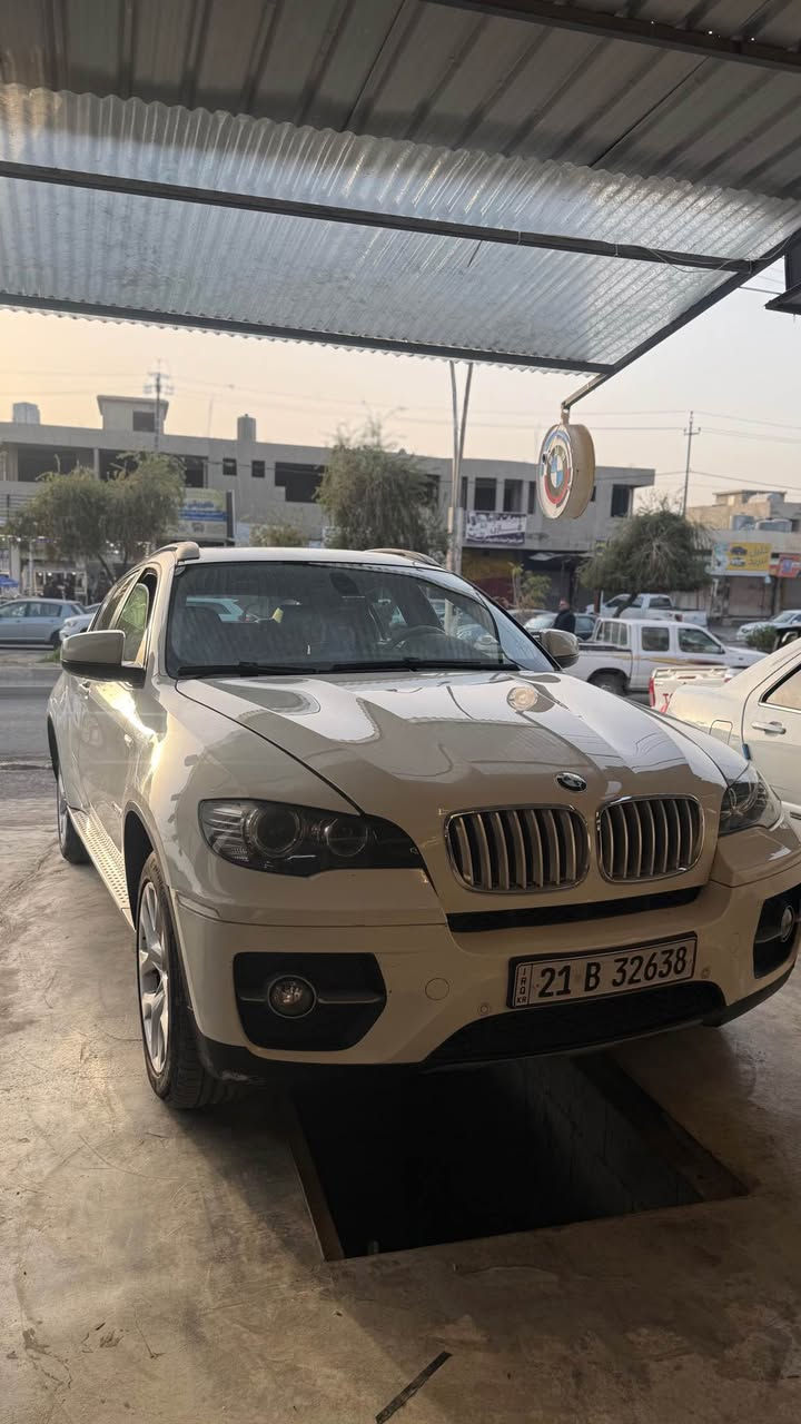 للبيع او مراوس: BMW X6 (E71) موديل 2010
سيارة بحالة ممتازة وجاهزة للاستخدام بدون أي مصاريف إضافية.
المواصفات الفنية:
المحرك: 6 سلندر Twin Turbo (N54) سعة 3.0 لتر، عزم قوي واستجابة ممتازة
ناقل الحركة: أوتوماتيك (Steptronic)
نظام الدفع: دفع كلي مستمر (xDrive)
أبرز المواصفات والتجهيزات:
فتحة سقف كهربائية
شاشة ملاحة وكاميرا خلفية مع حساسات اصطفاف أمامية وخلفية
مقاعد جلد بتحكم كهربائي وذاكرة حفظ
تشغيل بصمة وتحكم كامل من المقود (Shift Paddles)
مثبت سرعة وإضاءة زينون تفاعلية
تبريد وتدفئة ممتازة، تكييف منفصل
حالة السيارة:
المحرك، الگير،  بحالة ممتازة وفحص كامل
الصيانة الدورية بانتظام، ولا توجد أي مسجات أو أعطال كهربائيه
جاهزة للتحويل الفوري
السعر المطلوب: [138 ورقه] (قابل للتفاوض البسيط)
 [مكان السياره كركوك]
*********** كركوك, العراق
