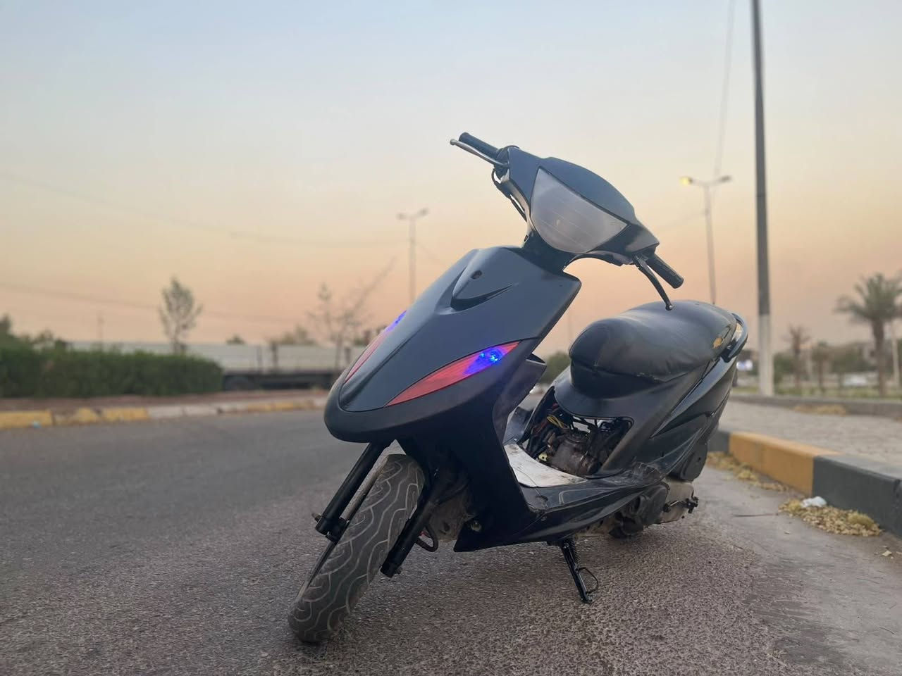 عدلة للبيع نظيفة كلش الدراجة حلوة شلعة ومعدل رهيب لا تبخير ولا نضوح نگرة سلف بكل وقت وهندر موجود كهربائيات كلها شغالة بس يرادلها ترتيب صالنصة رياضي كفرات وسوادات كلها مختمة سلف رياضي مكينة 55 تاير خلفي جديد الدراجة ماناقصها شي ابد السعر 450 مكاني شهداء البياع واتساب ***********
