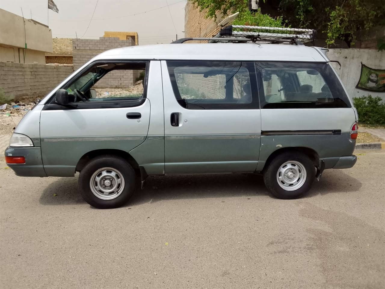 سلام عليكم سياره فاره للبيع سياره خير من الله رقم نكليزي رايده 35 وبيه مجال رقم لهاتف ***********
