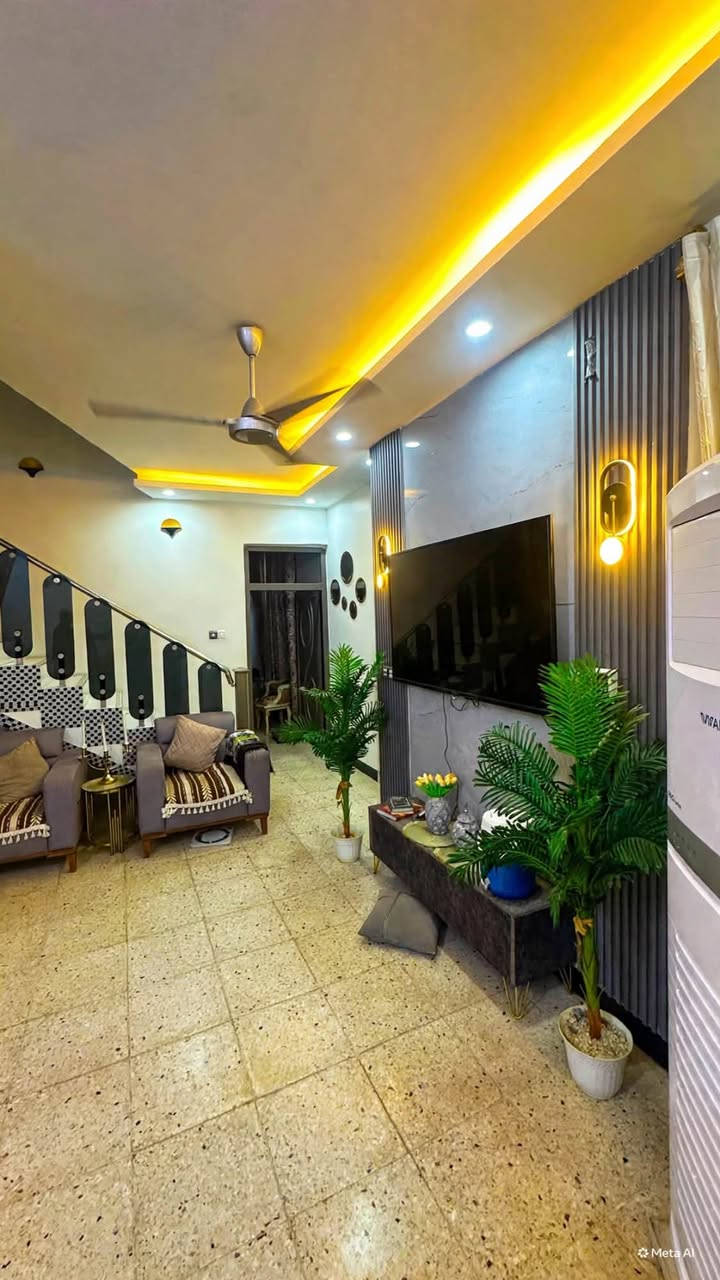 طابو زراعي صرف سند 25
مساحه 108متر طابقين  وجه 6 نزال 18  بناء حديث ومرتب البيت  (كمال خدمات ماء مجاري كهرباء مجاري ) مكفول  وسعره كلش مناسب مكانه دور الزراعه الثالثه  

للاستفسار ***********

نص مكتوب في الصور:
- Meta AI