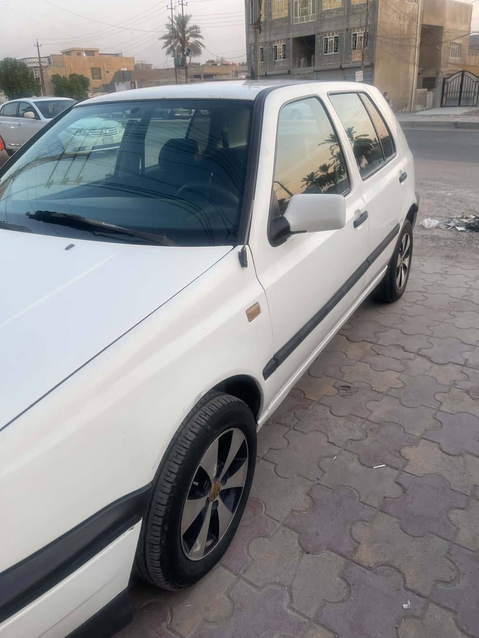 كولف نفخ MK3 موديل 1993
رقم انكليزي 
سنوية ل 2030 بأسمي مصفرة هيئة وغرامات
هزة جديدة
مكينة 2000
كير اوتو
كهربائيات شغالة
صدر امامي جديد 
تبريد شغال بس منقص غاز
كشرها مثل ماتشوف كدامك
سيارة تخبل  وعظمتها حلوة وناعمة
السعر رايدها ب43  وبيها مجال بسيط
مكاني بغداد جسر ديالى القديم
***********

