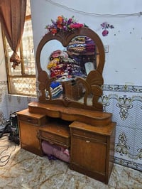 ميز مراية • للبيع • اتصال فقط