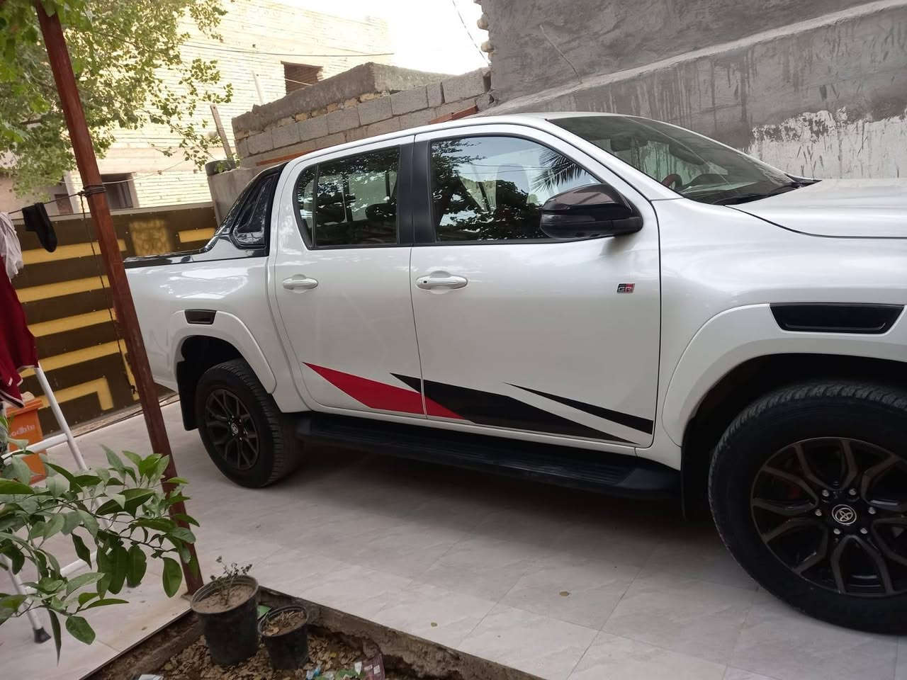 *🏆 للبيع - TOYOTA HILUX GR SPORT 2023 🏆*

السلام عليكم
تويوتا هايلوكس GR سبورت للبيع (كويتي) 

*✅ التفاصيل:*
- الموديل: 2023 GR SPORT (اعلى فئة)
- اللون: ابيض صدفي 
- المحرك: 2.8 توربو سوبر  (كاز)
- الممشى: [89071]
- الضرر: مثل ما موضح بالصورة
•. الرقم:  اربيل 22
*✅ المواصفات:*
ويل 18 GR اسود / حساسات / كاميرا خلفية / كامرة امامية/ مقاعد جلد / بصمات 2 / دخول ذكي / شاشة كبيرة / لايت زنون LED / نظام مانع انزلاق / شفتات ستيرن

*✅ السعر:* [37,000 دولار] وبيه مجال

*✅ العنوان:* [بغداد ابو غريب]
*✅ للاتصال:* *********** واتساب
--
