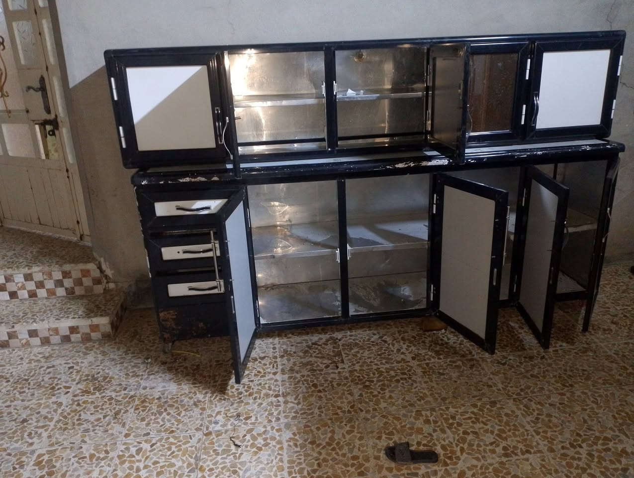 للبيع كاونتر المنيوم حيل نصيف وثقيل قياس مترين ونص الستفسار خاص او وتساب ***********
