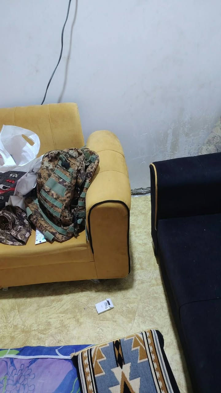 السلام عليكم غرفه  البيع
سعرها. مليون وبيها 

وقنفات  خمس قطع. سعرهن ب150 وبيهن مجال
